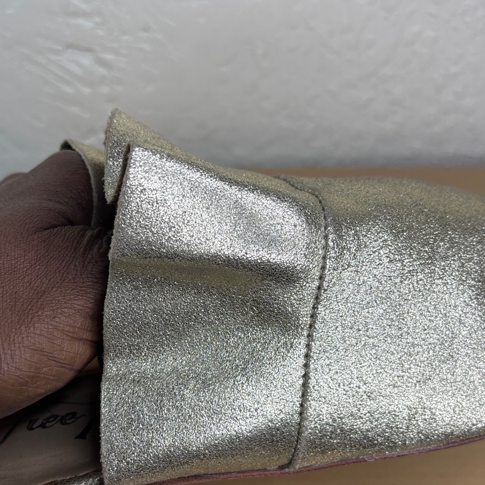 Shimmering gold leather free people sandal - Picture 6 of 9